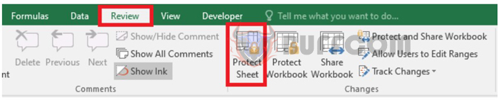 Locking one or more columns in Excel is very simple 