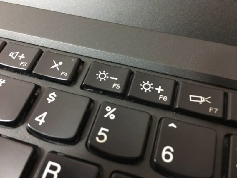 How to adjust the brightness of a computer or laptop screen 2